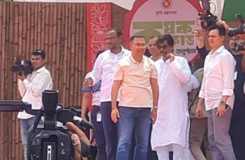 চাষির হাতে ‘কৃষক কার্ড’ তুলে দিতে টাঙ্গাইলে পৌঁছেছেন প্রধানমন্ত্রী