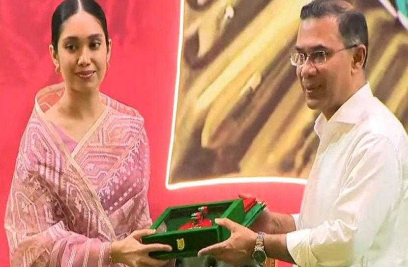 খালেদা জিয়ার পক্ষে স্বাধীনতা পুরস্কার নিলেন জাইমা রহমান