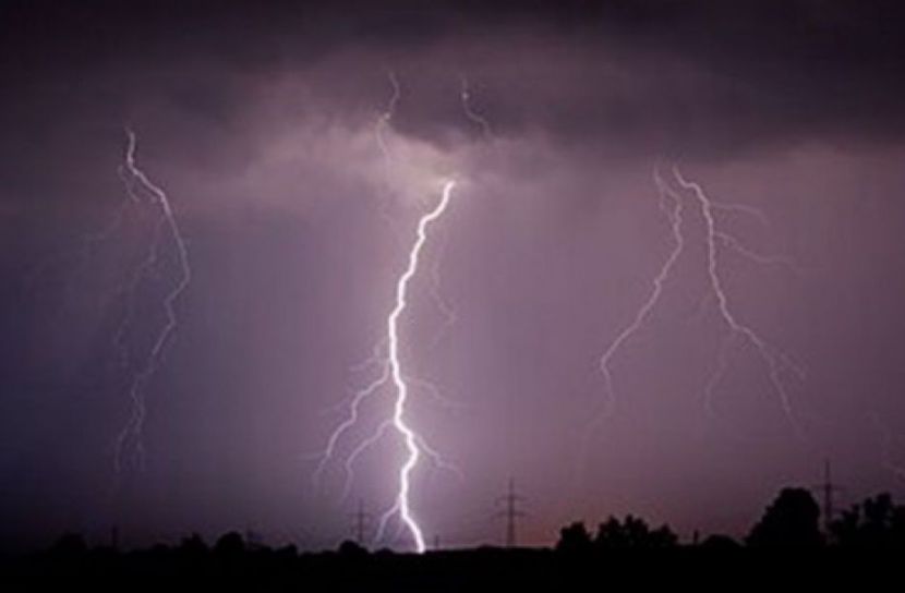 বাংলাদেশে সবচেয়ে বেশি বজ্রপাতপ্রবণ জেলা ও বজ্রপাত থেকে বাঁচার উপায়