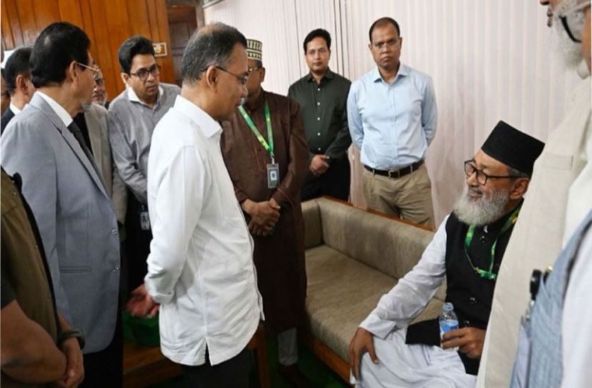 সংসদ চলাকালে হঠাৎ অসুস্থ বিরোধী দলীয় এমপির খোঁজ নিলেন প্রধানমন্ত্রী