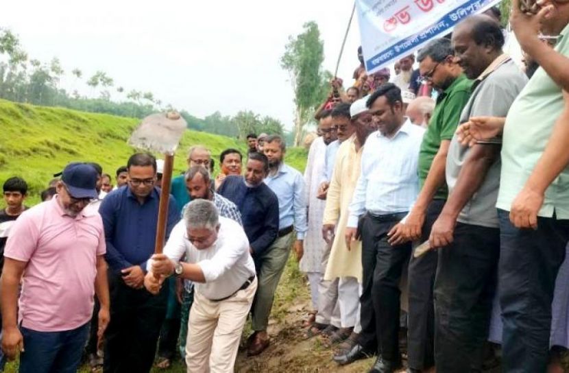 উলিপুরে ২ কিলোমিটার খাল পুনঃখনন কর্মসূচির উদ্বোধন