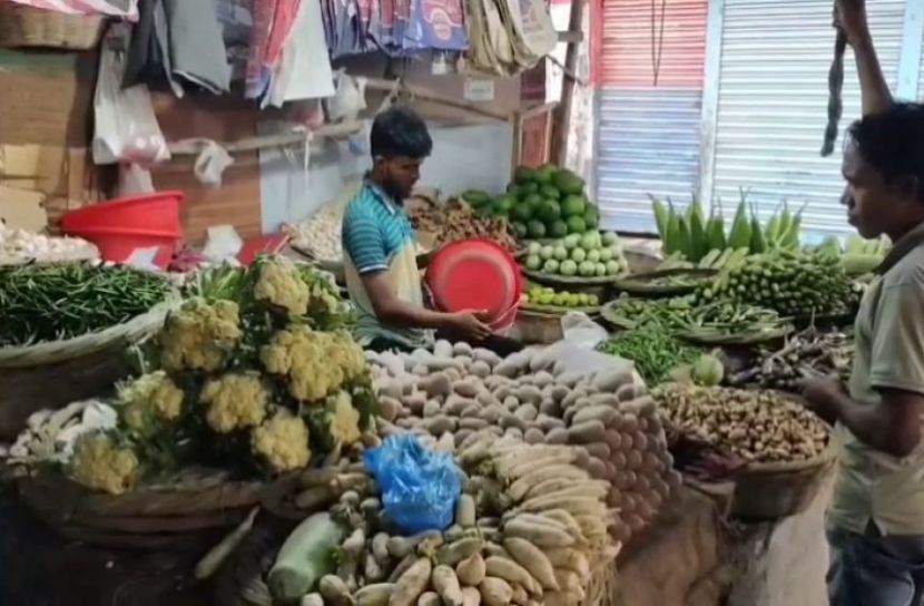 রাজবাড়ীতে কাঁচা মরিচের দামে আগুন, সবজির বাজারেও অস্থিরতা