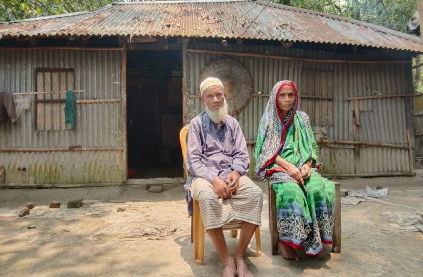 কুড়িগ্রামে অসহায় বৃদ্ধ দম্পতির মাথা গোঁজার ঠাঁই নেই, মানবিক সহায়তার আবেদন