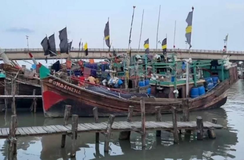 সাগরে মাছের আকাল, হতাশায়  উপকূলের জেলেরা