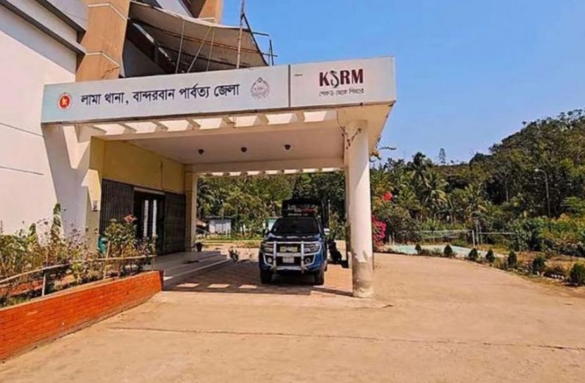 জামগাছ থেকে পড়ে ইমন নামে এক যুবকের মৃত্যু