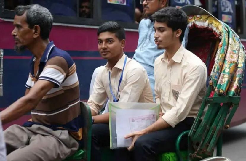 এইচএসসি ও সমমানের পরীক্ষা শুরু, কেন্দ্রে কেন্দ্রে কড়া নজরদারি