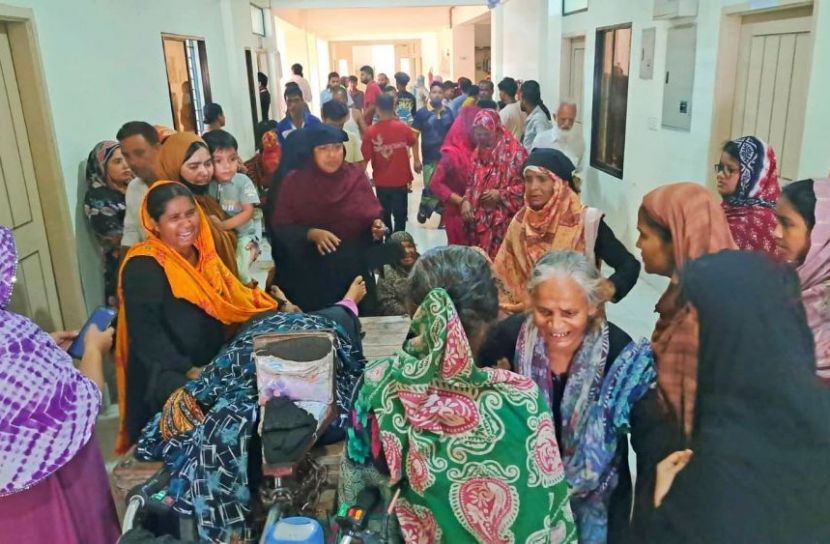 মাদারীপুরে কাভার্ডভ্যানের ধাক্কায় চাচি-ভাতিজির মৃত্যু, আহত ৫