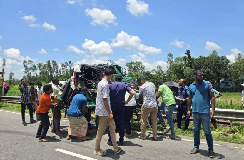 কুড়িগ্রামে গ্যাসবাহী ট্রাক ও সিএনজির মুখোমুখি সংঘর্ষে নিহত ১, আহত ৪