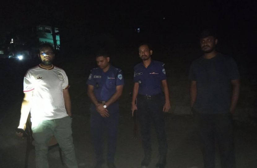 লামায় গভীর রাতে নদী থেকে অবৈধভাবে বালু উত্তোলন: ২টি শ্যালো মেশিন ও পাইপ জব্দ