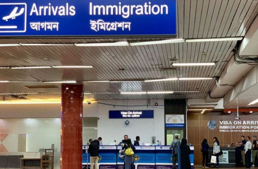 বোর্ডিং গেটে ৫ জন ধরার খবরে পালালেন ৭১ যাত্রী