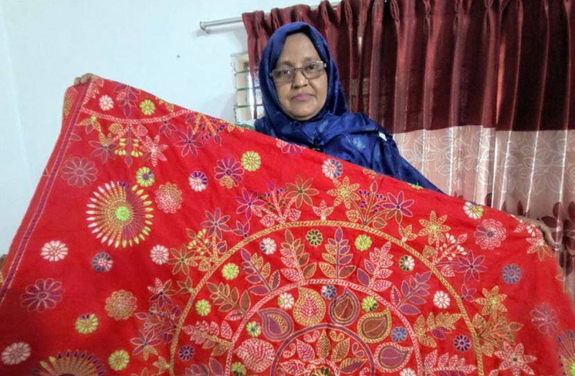 সেলাইয়ের সুতোয় হাজারো  নতুন জীবন গেঁথেছেন নাসিমা