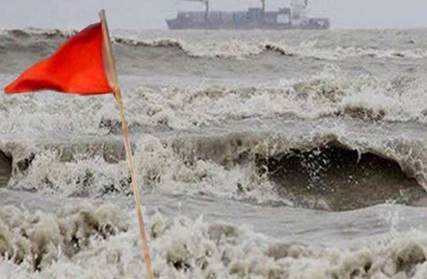 চার সমুদ্রবন্দরে ৩ নম্বর সতর্ক সংকেত