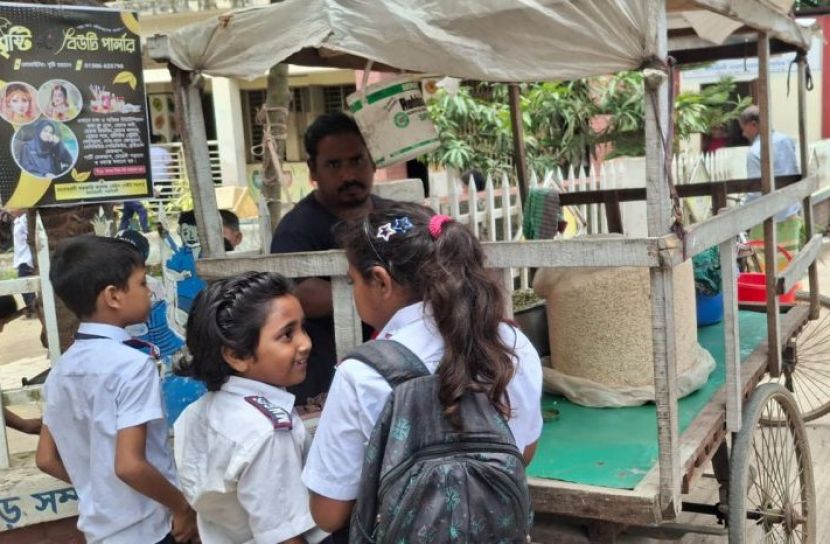মনোহরদীর-স্কুল কলেজের সামনে অস্বাস্থ্যকর খাবারের ছড়াছড়ি, ঝুঁকিতে শিক্ষার্থীদের স্বাস্থ্য