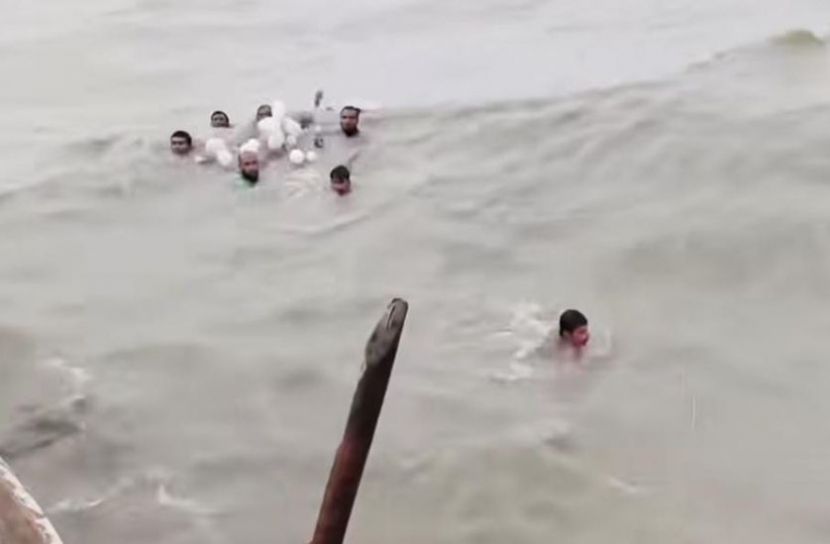 বঙ্গোপসাগরে দুই ট্রলার ডুবে ৭ জেলে নিখোঁজ