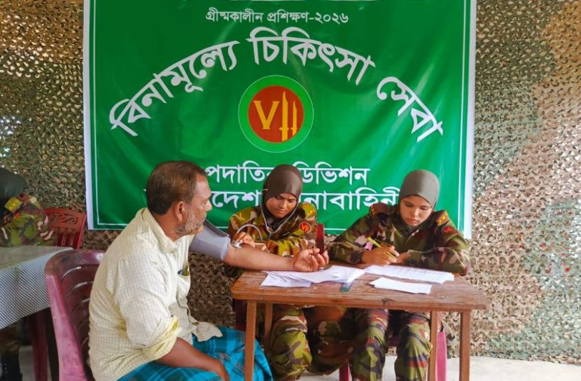 জনসেবায় সেনাবাহিনীর বিনামূল্যে মেডিকেল ক্যাম্প
