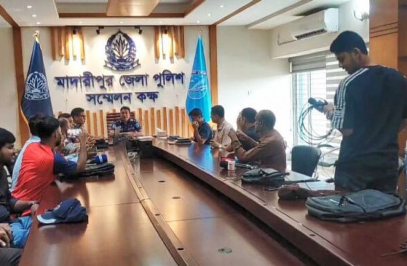 প্রধানমন্ত্রীর গাড়ি বহরে কেউ ইট নিক্ষেপ করেনি: পুলিশ সুপার