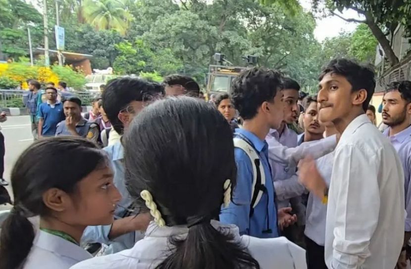 সচিবালয়ে ৬ শিক্ষার্থী, এবার ছয় দফা দাবিতেই জোর