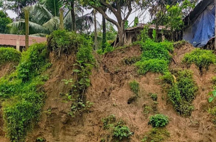৫০ হাজার মানুষ মৌলভীবাজারে টিলা ধসের ঝুঁকিতে