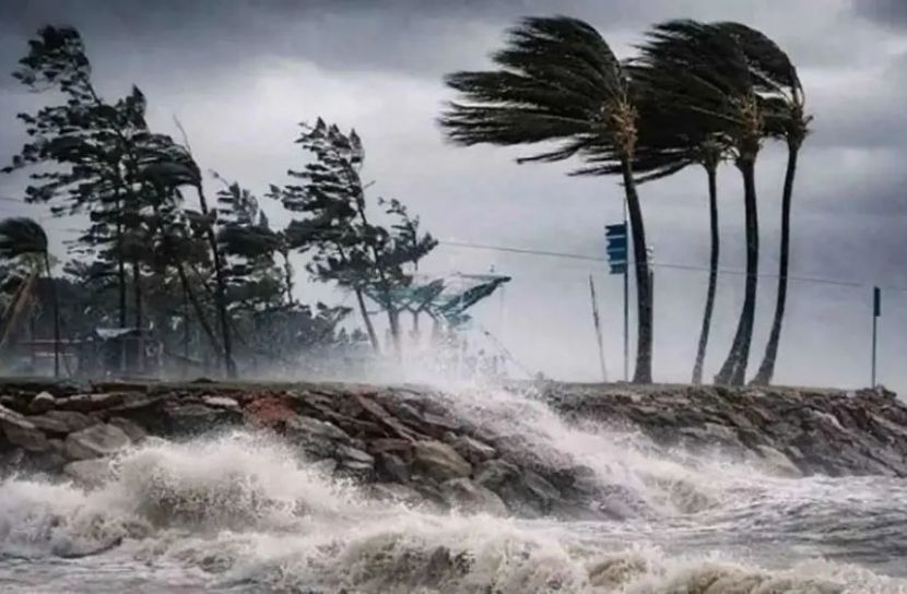 ৮ নদীবন্দরে ঝড়ের সতর্কতা