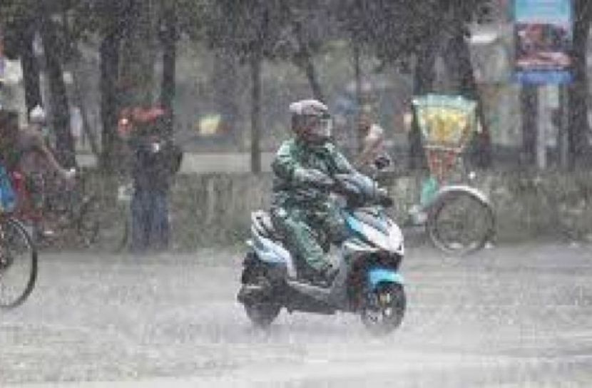 দেশজুড়ে বৃষ্টির আভাস, পাহাড়ে ভূমিধসের শঙ্কা 