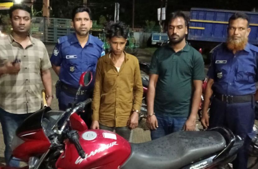 ছাত্রদল নেতাদের কৌশলে নোয়াখালীতে মোটরসাইকেল চোর আটক 