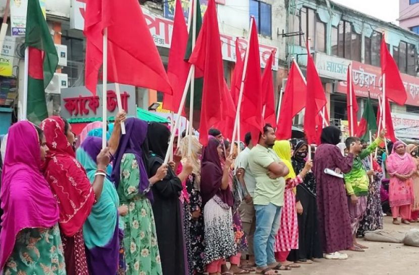 আশুলিয়ায় বকেয়া বেতনের দাবিতে বিক্ষোভ