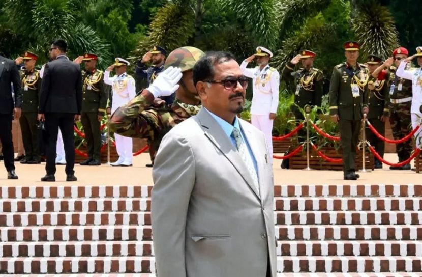 সাভারে জাতীয় স্মৃতিসৌধে ভারপ্রাপ্ত রাষ্ট্রপতির শ্রদ্ধা নিবেদন