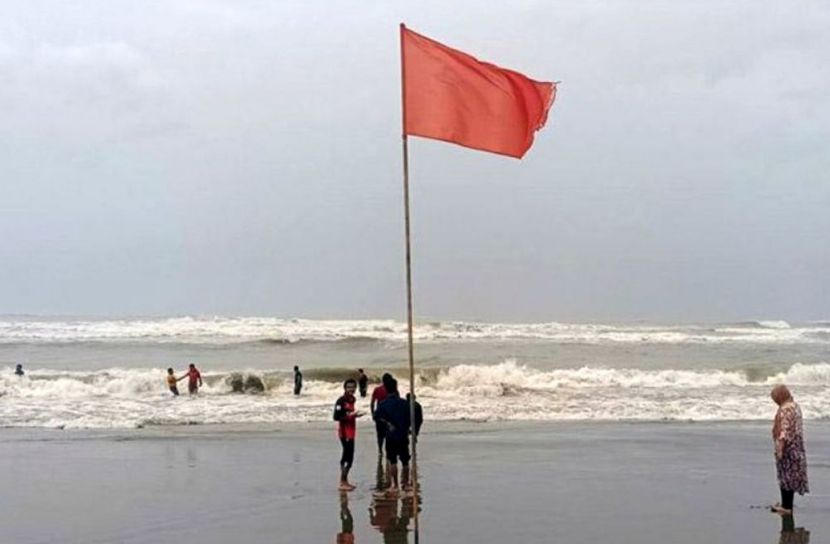 চার বন্দরে ৩ নম্বর সংকেত, উপকূলে ঝড়ের শঙ্কা