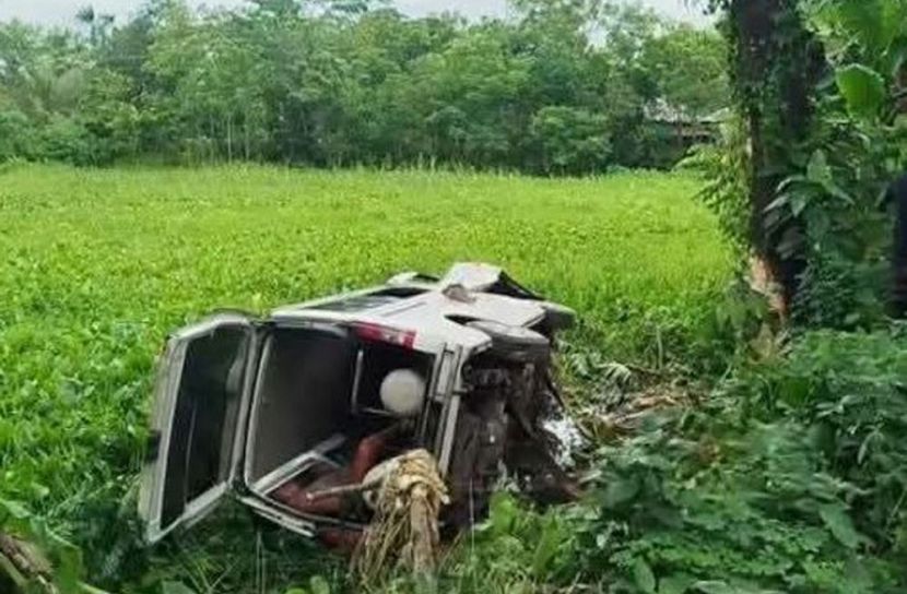 রোগী নিয়ে খাদে অ্যাম্বুলেন্স, ঝালকাঠিতে আহত ৬