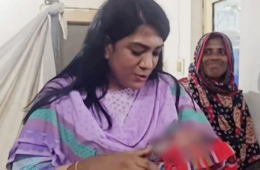 বাবার পরিচয় ছাড়াই পৃথিবীতে এলো কন্যাশিশু