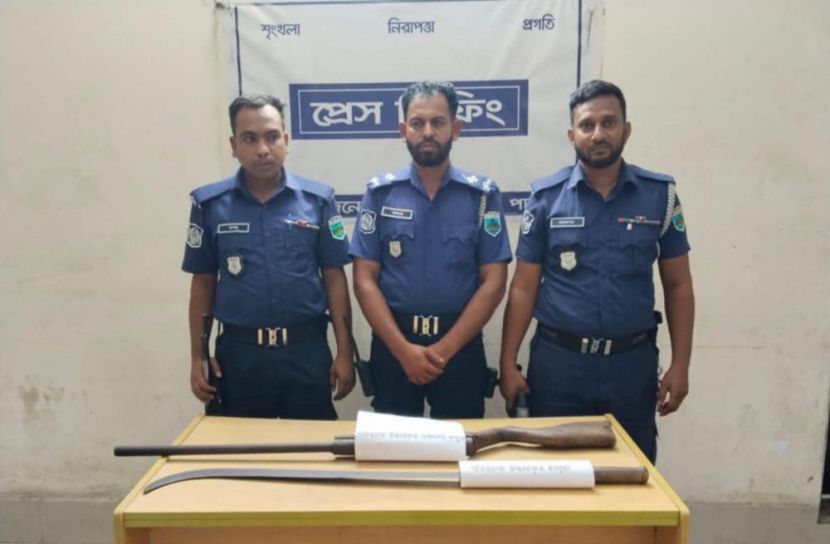 ঈশ্বরদীতে মিলল একনলা বন্দুক ও রামদা