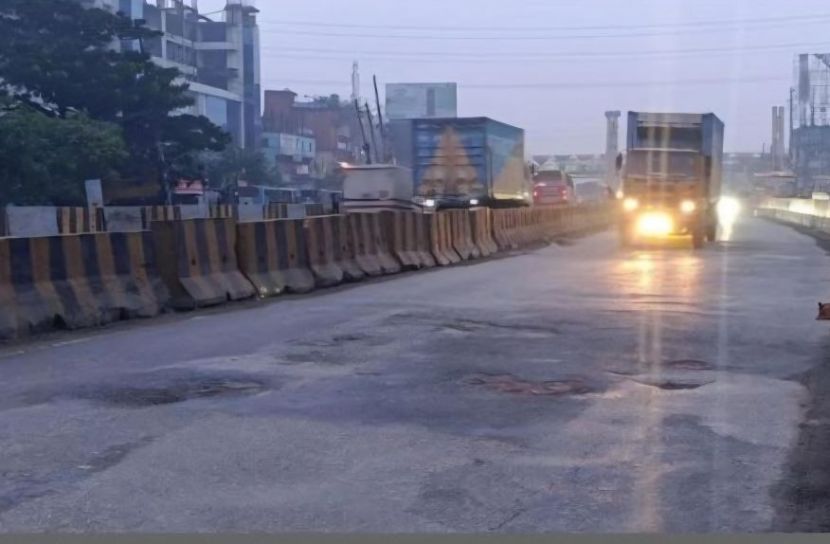 দুর্ঘটনার ঝুঁকিতে ঢাকা- চট্টগ্রাম মহাসড়ক