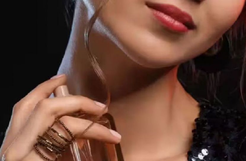 গলায় পারফিউম স্প্রে নিয়ে সতর্কবার্তা