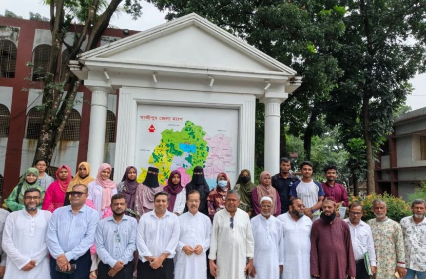 গাজীপুরে মেধাবী শিক্ষার্থীদের বৃত্তি প্রদান