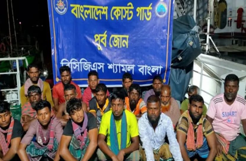 গভীর সমুদ্রে ইঞ্জিন বিকল, ১৮ জেলে উদ্ধার করলো কোস্ট গার্ড
