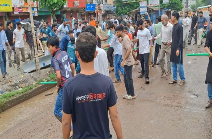 ববিতে বহিরাগত ইস্যুতে ছাত্রদল-শিবির সংঘর্ষ