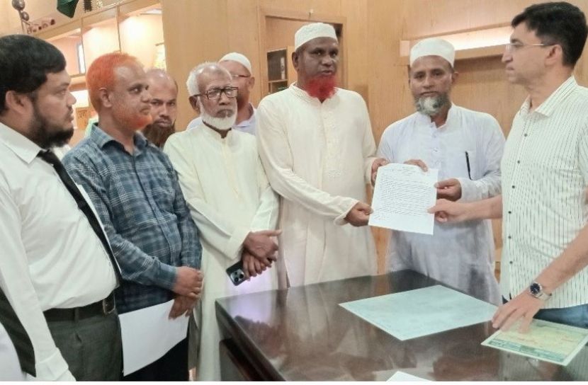 দ্রব্যমূল্য বৃদ্ধির প্রতিবাদে ১১ দলের স্মারকলিপি