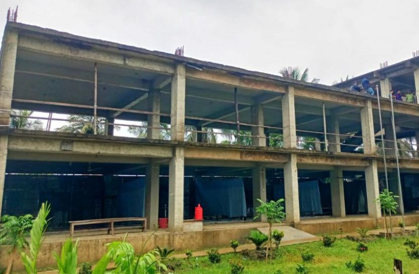 পিরোজপুরে নির্মাণাধীন সাইক্লোন সেন্টার পরিদর্শন