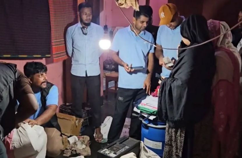 চাঁপাইনবাবগঞ্জে জাল রুপি কারখানা, আটক ২