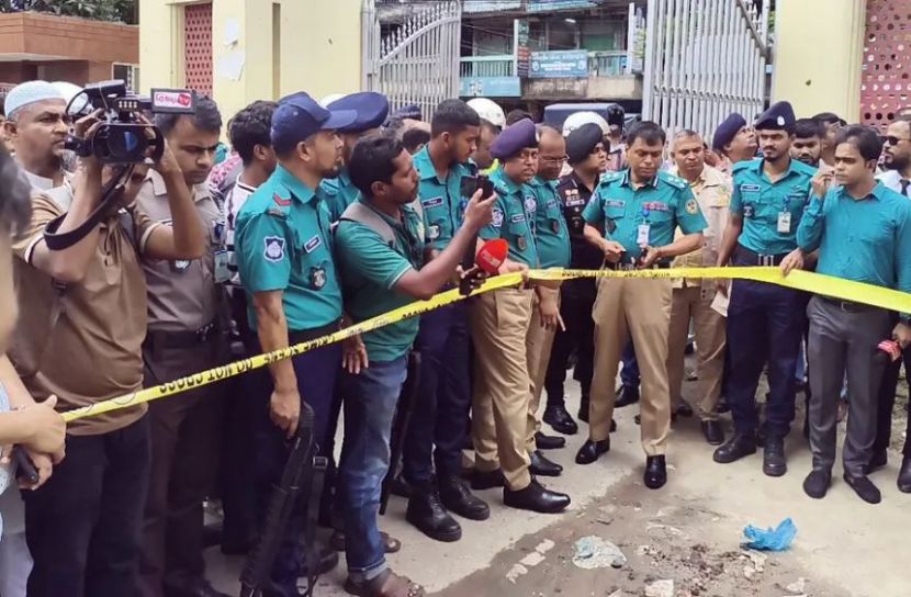 বরিশাল আদালত চত্বরে ককটেল বিস্ফোরণ