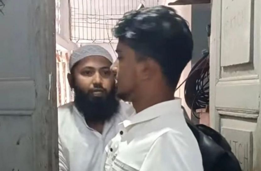 কোচিং বাণিজ্যের সংবাদ সংগ্রহে সাংবাদিকদের ওপর হামলা