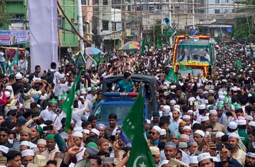 লাখো মানুষের অংশগ্রহণে চট্টগ্রামে জশনে জুলুস