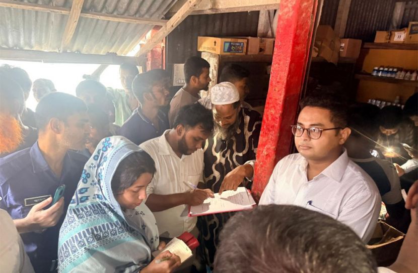 সাটুরিয়ায় ভেজাল সার বিক্রি: ব্যবসায়ীকে ২ লাখ টাকা জরিমানা, সার জব্দ