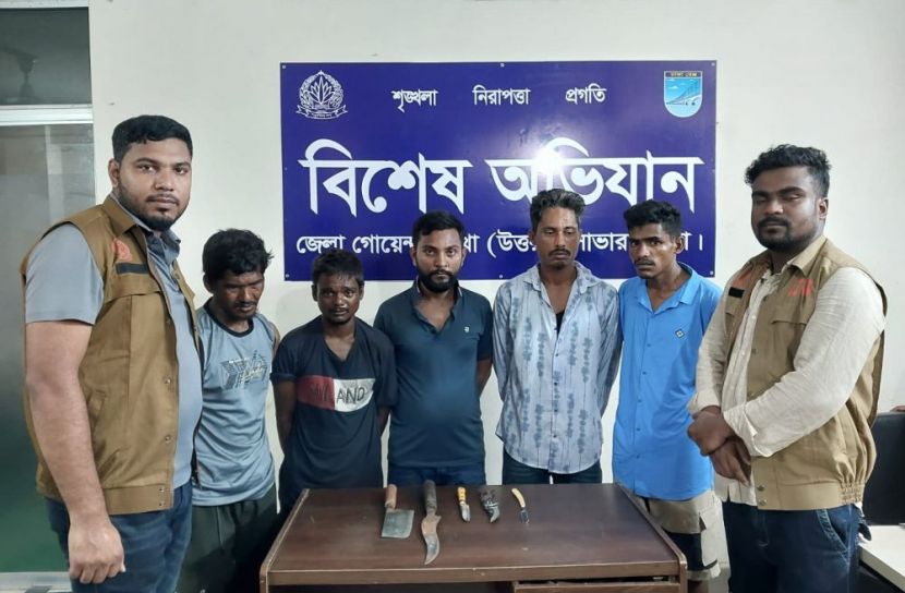 সাভারে ডিবির পৃথক অভিযানে ৮ ছিনতাইকারী-মাদক ব্যবসায়ী গ্রেপ্তার