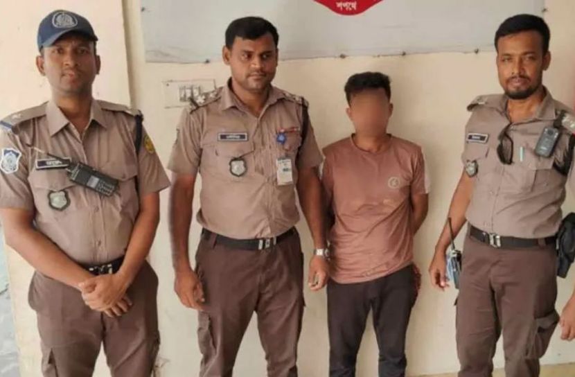 পথচারীকে চাপা দিয়ে হত্যা, বাস আটক
