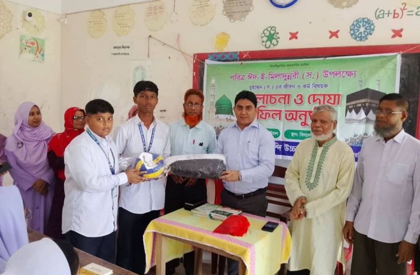 রায়পুরায় বিদ্যালয় পরিদর্শনে ডিসি, শিক্ষক-শিক্ষার্থীদের সঙ্গে মতবিনিময়