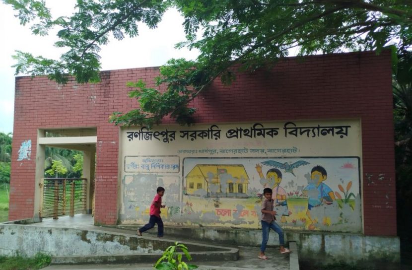 রণজিৎপুর সরকারি প্রাথমিক বিদ্যালয়ে নেই  ইসলাম ধর্মীয় শিক্ষক, বিপাকে মুসলিম শিক্ষার্থীরা