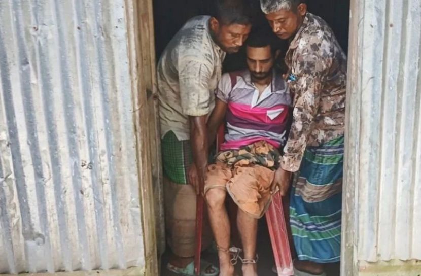 দুই বছর শিকলবন্দী মুকুল, চিকিৎসা ও সহায়তার অপেক্ষায় পরিবার