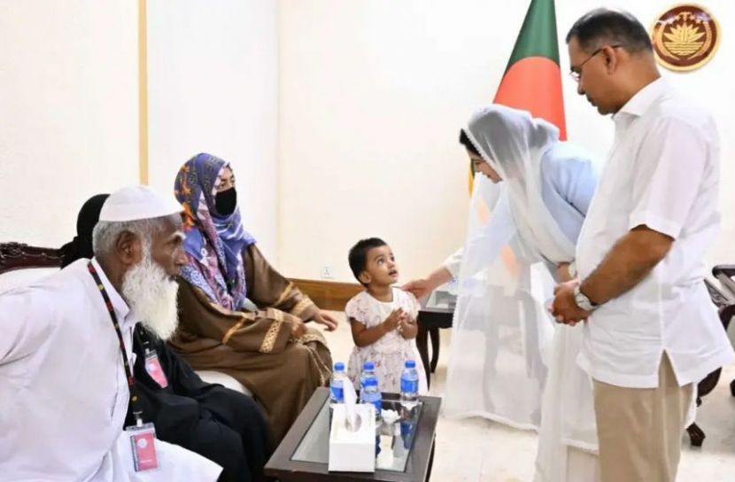 প্রধানমন্ত্রীর সঙ্গে শহীদ সেনাসদস্যদের পরিবারের সাক্ষাৎ