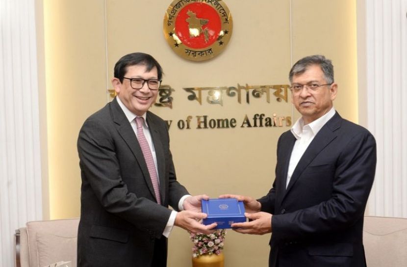 স্বরাষ্ট্রমন্ত্রীর সাথে সিঙ্গাপুরের বিদায়ী চার্জ দ্য অ্যাফেয়ার্সের সাক্ষাৎ